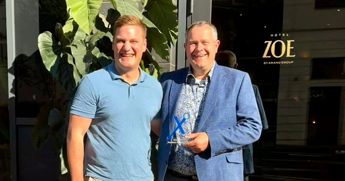 Christian Wehner erhält die Auszeichnung als BAUFINEX Platin Premiumpartner 2025