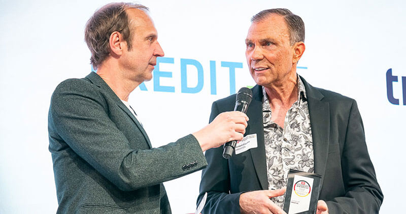 Norbert Claußen nimmt stolz den ntv Award 2025 entgegen