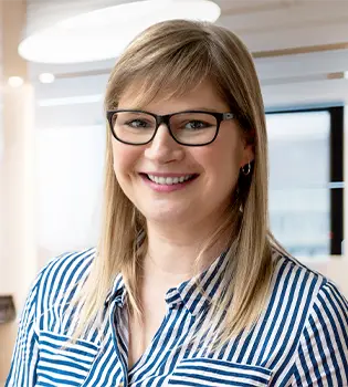 Foto von der Backoffice-Mitarbeiterin Anastasia Gerstenberger