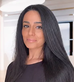 Foto von Mandana Claußen, Kreditexpertin für Privat- und Individualkredit bei KREDIT.DE